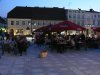 piątek - publiczność na rynku